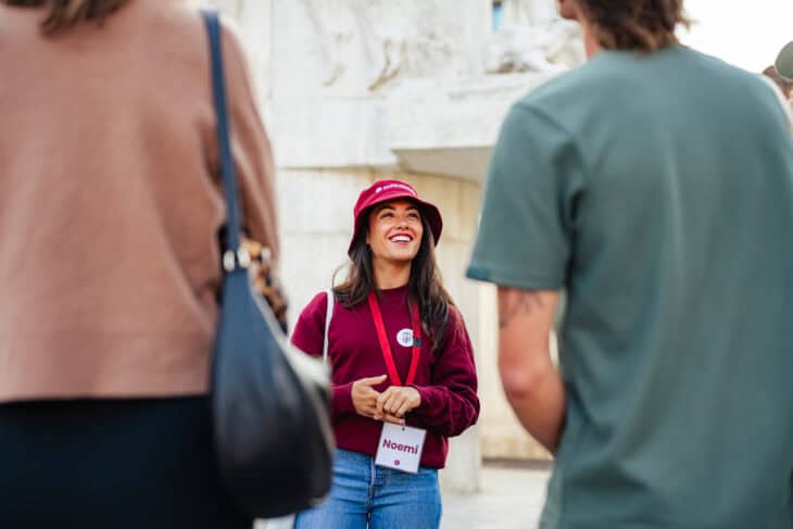 Noemi, a tour guide from Amsterdamliebe is smiling at her tour group.
